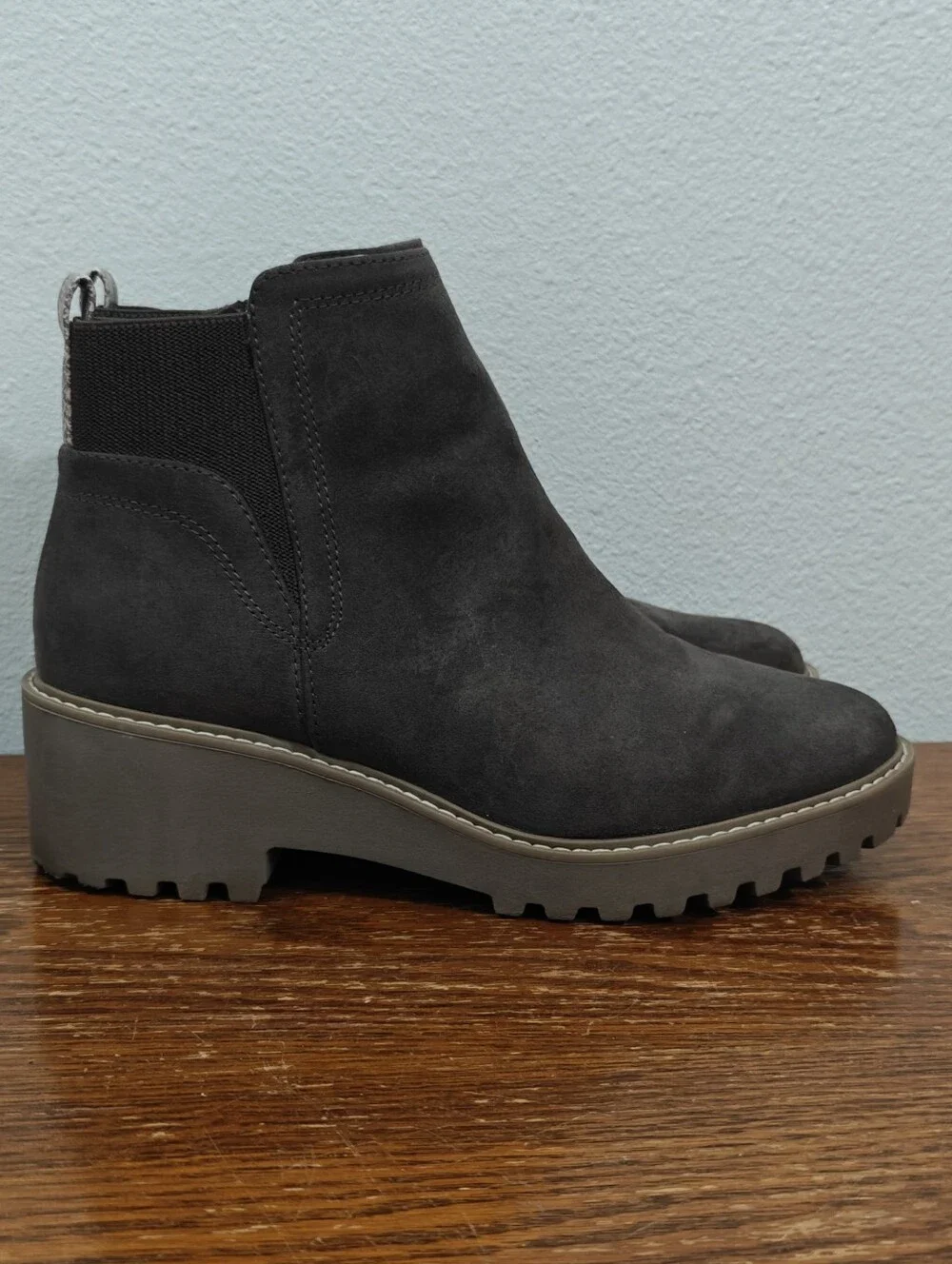 Universal Thread Women's Taci Wedge Chelsea Boots Size 9 Wide Brown Fall Neutral